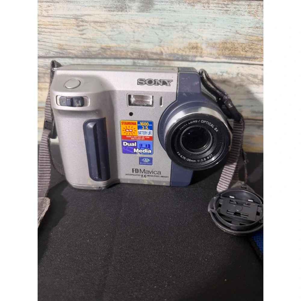 Sony FD Mavica MVC-FD92 Digital Camera Silver Blue Good 8x Zoom Floppy Disk MS